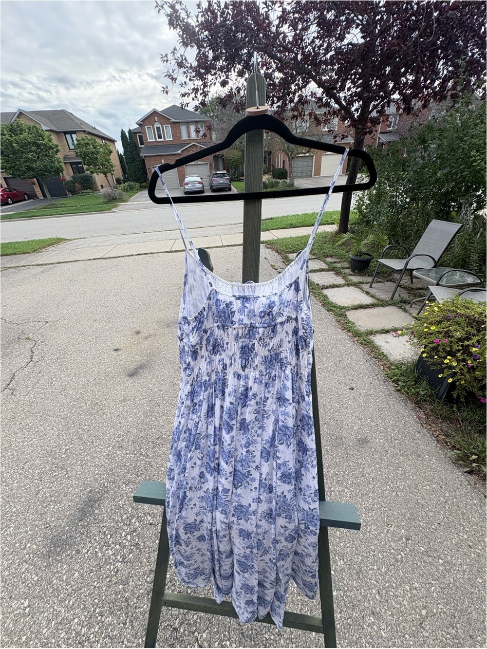 Wilfred Blue Floral Maxi Dress with Smocked Waist - STILL REGULAR PRICE ONLINE - Picture 11 of 12